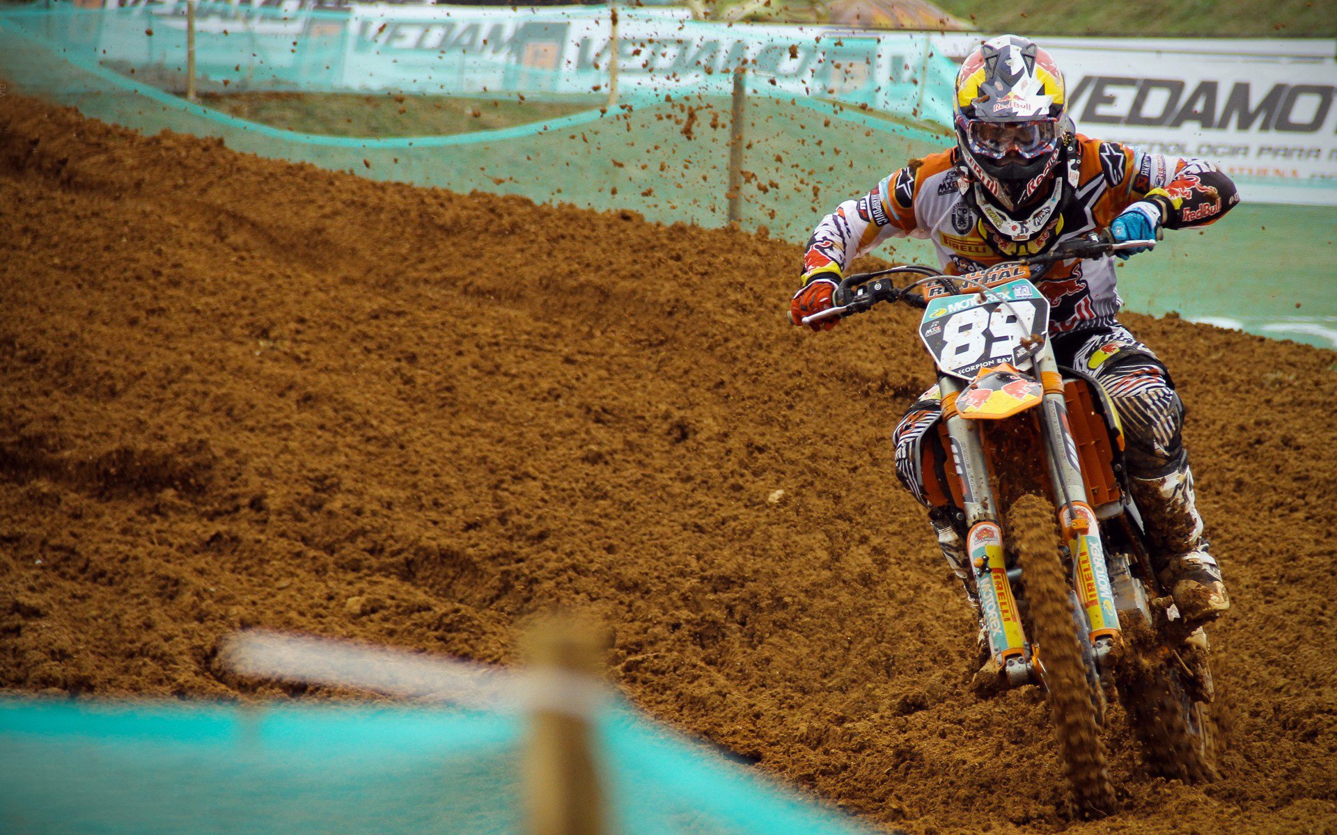 体操比赛展示高难度技术